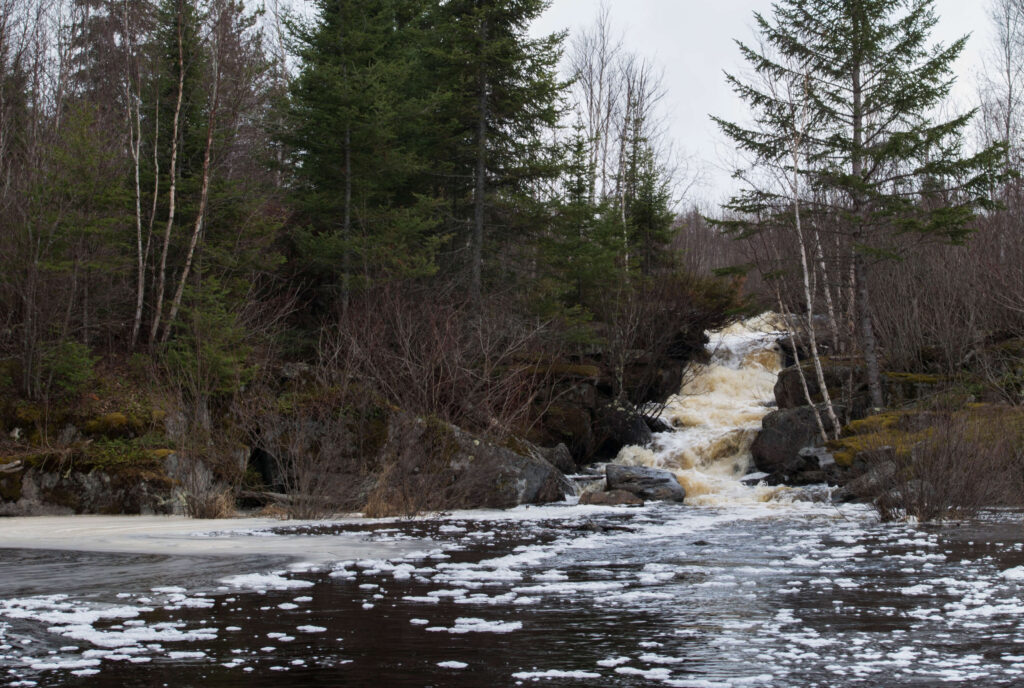Rushing water over rocks, fall