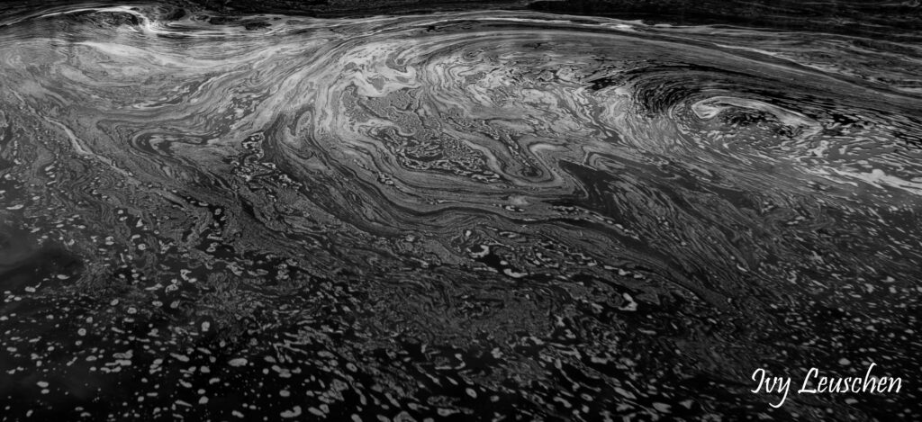 Foam formation on water, black and white